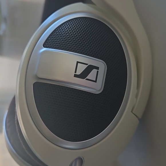 Sennheiser Audio HDD 599 Headphones - Picture 2 of 7